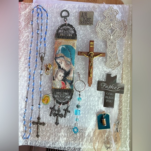 Source Unknown Other - Religious lot 10 pc home decor, crucifix, + 925 mustard seed - Christian